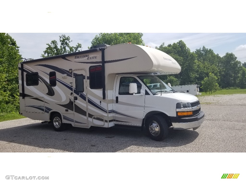 Summit White 2014 Chevrolet Express Cutaway 3500 Thor Motor Coach Exterior Photo #139101268