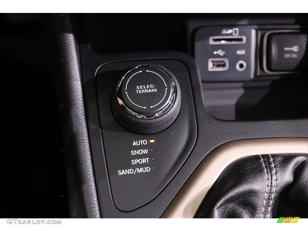 2016 Cherokee Latitude 4x4 - True Blue Pearl / Black photo #16