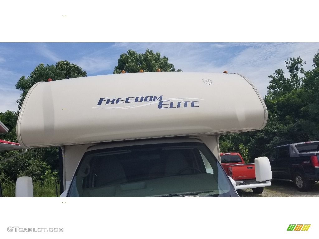 2014 Chevrolet Express Cutaway 3500 Thor Motor Coach Marks and Logos Photos