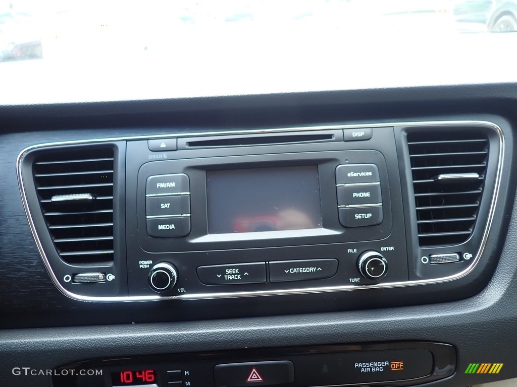 2016 Kia Sedona LX Controls Photo #139105978