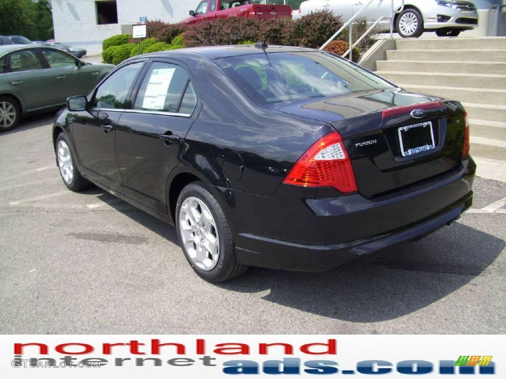 2010 Fusion SE - Tuxedo Black Metallic / Charcoal Black photo #2