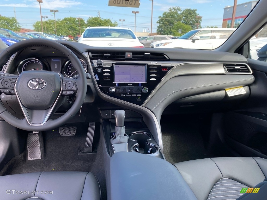 2020 Toyota Camry SE Black Dashboard Photo #139112638