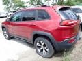 Deep Cherry Red Crystal Pearl - Cherokee Trailhawk 4x4 Photo No. 3