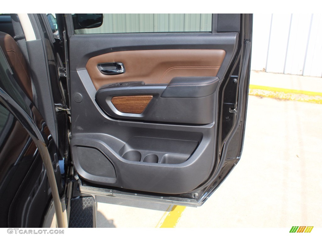2017 Nissan Titan Platinum Reserve Crew Cab Door Panel Photos