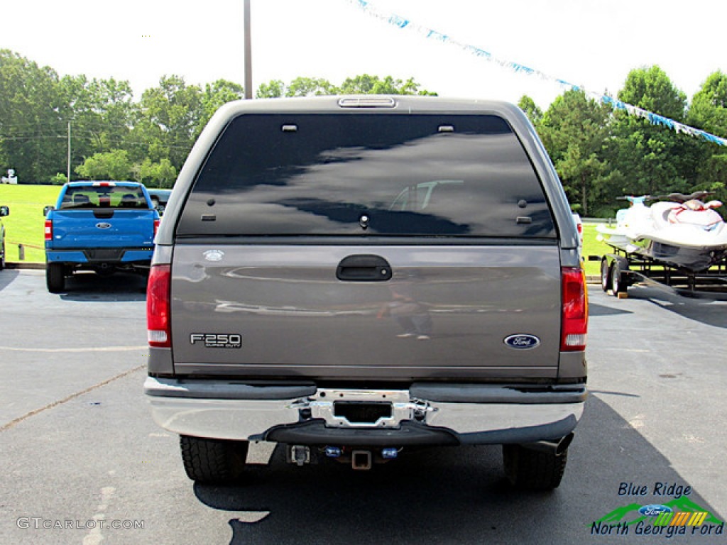 2004 F250 Super Duty Lariat Crew Cab 4x4 - Dark Shadow Grey Metallic / Medium Flint photo #4