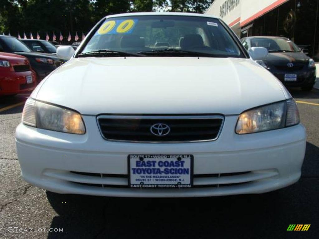 2000 Camry LE - Super White / Oak photo #2