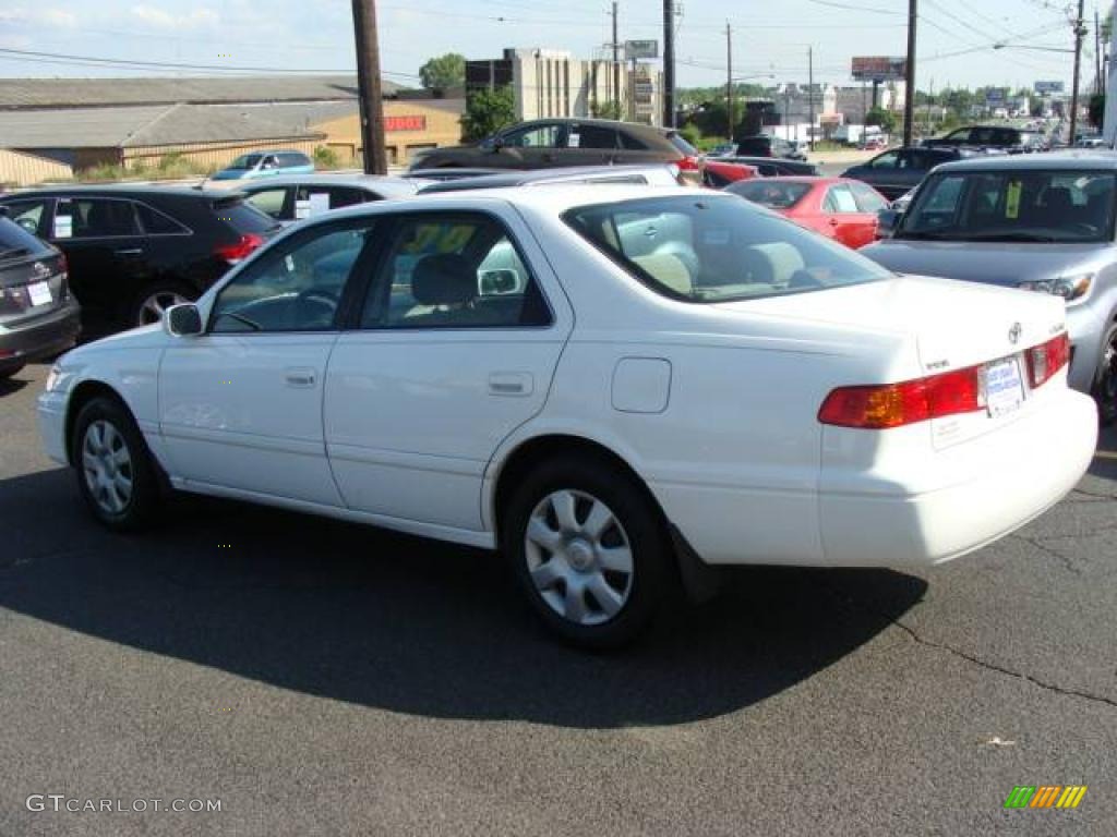 2000 Camry LE - Super White / Oak photo #5