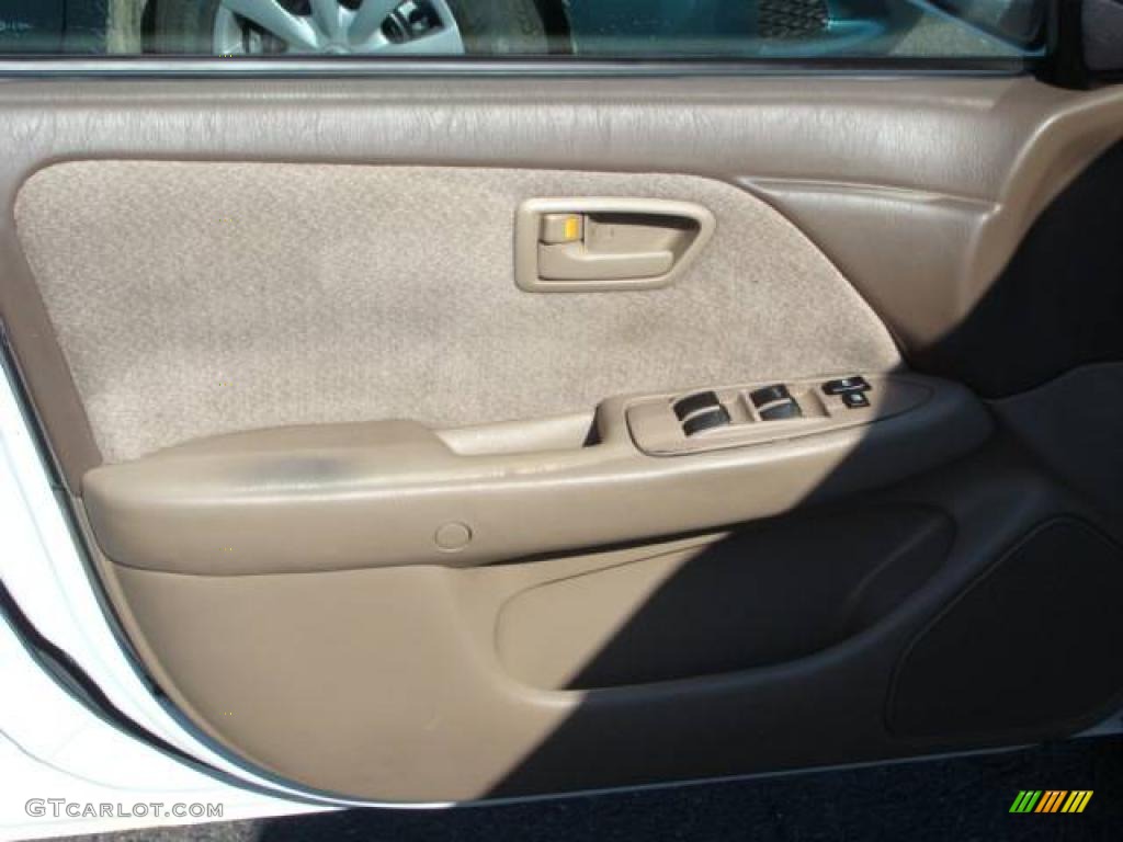 2000 Camry LE - Super White / Oak photo #6