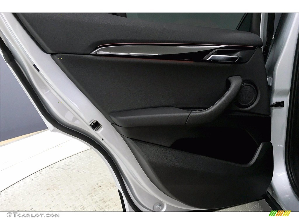 2020 X2 sDrive28i - Glacier Silver Metallic / Black photo #25