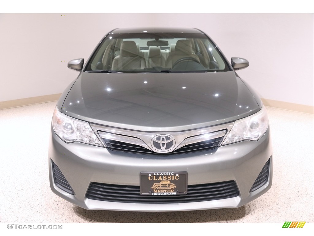 2013 Camry LE - Cypress Green Metallic / Ivory photo #2