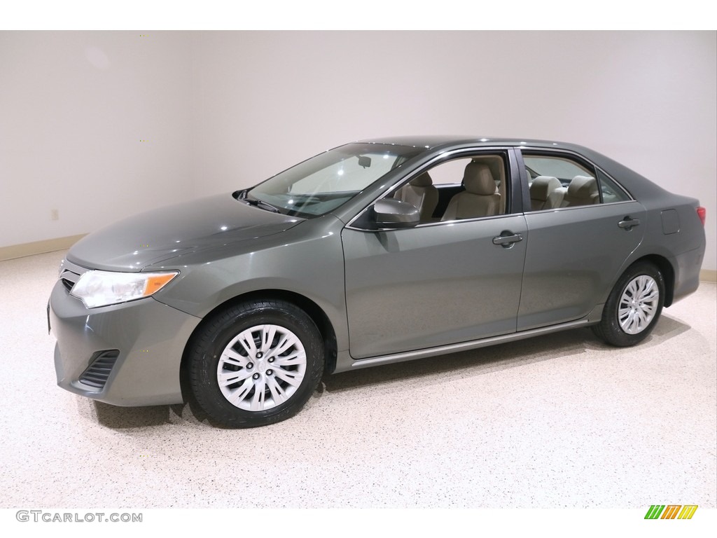 2013 Camry LE - Cypress Green Metallic / Ivory photo #3