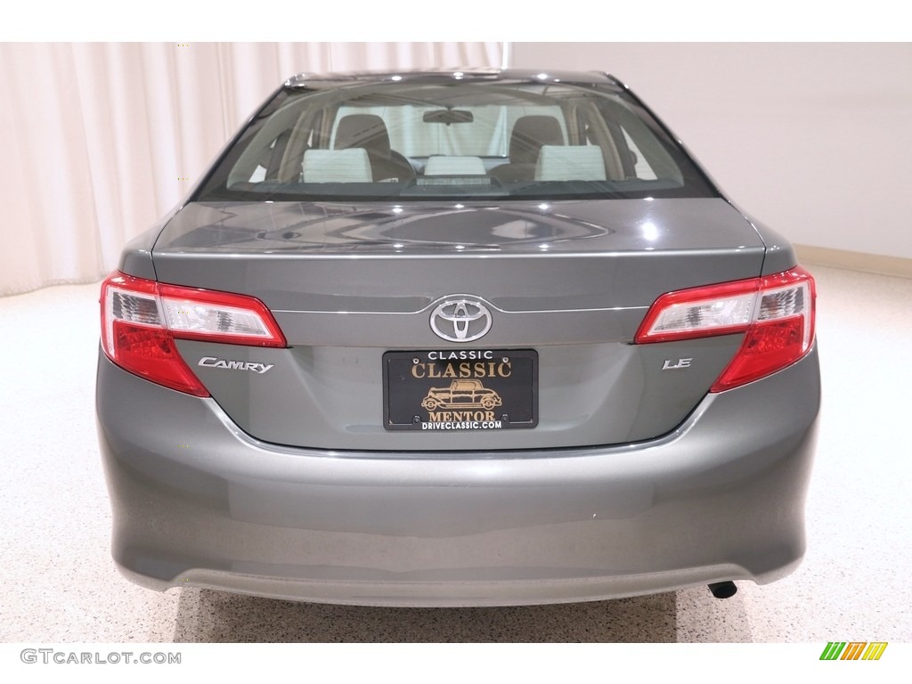 2013 Camry LE - Cypress Green Metallic / Ivory photo #20