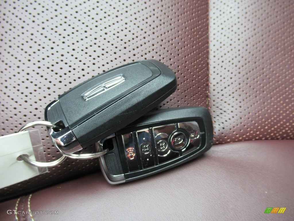 2020 Lincoln Aviator Black Label AWD Keys Photos