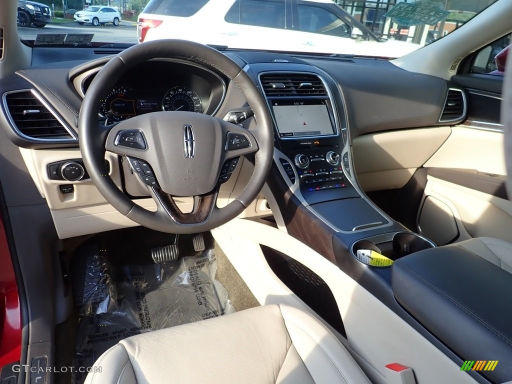 2017 Lincoln MKX Reserve AWD Front Seat Photo #139155223
