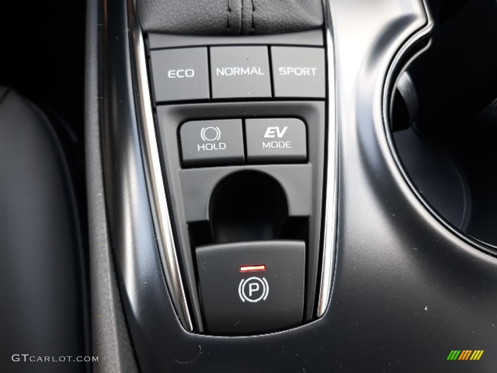2020 Toyota Camry Hybrid SE Controls Photo #139156114