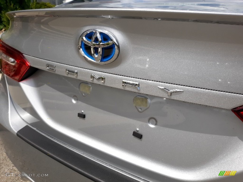 2020 Toyota Camry Hybrid SE Marks and Logos Photo #139156552