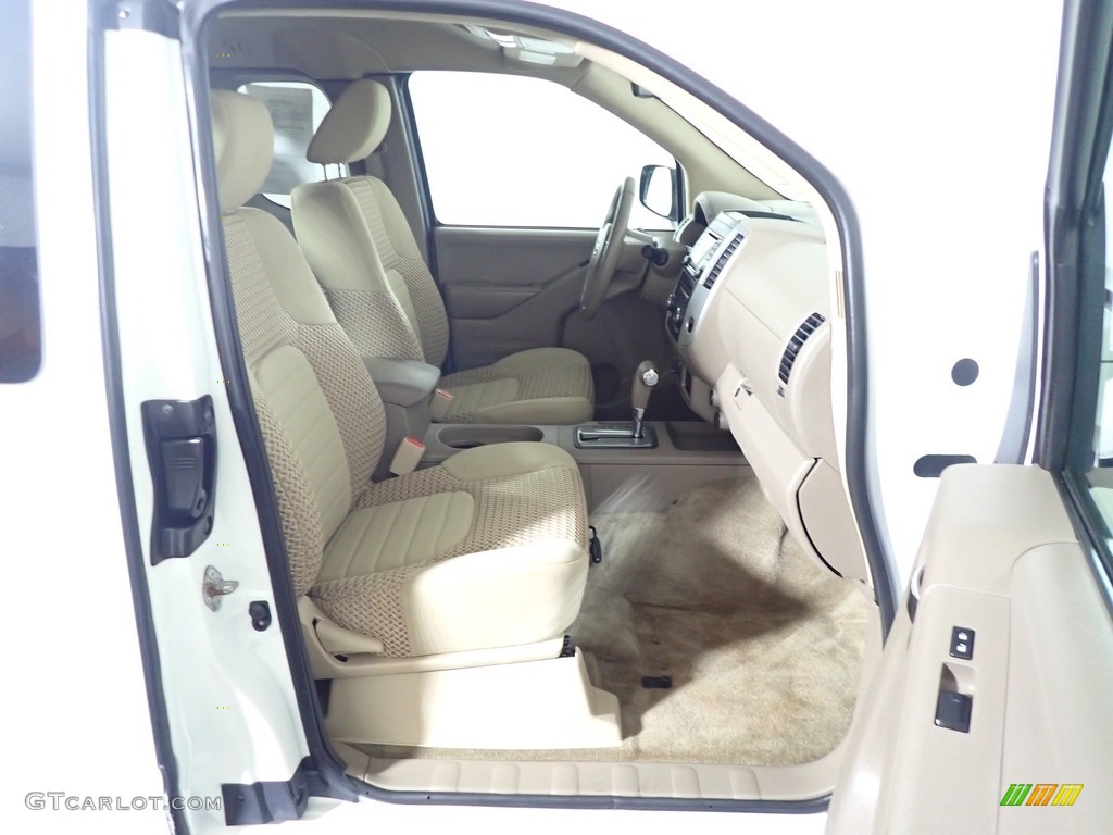 2017 Nissan Frontier SV King Cab 4x4 Front Seat Photo #139159063