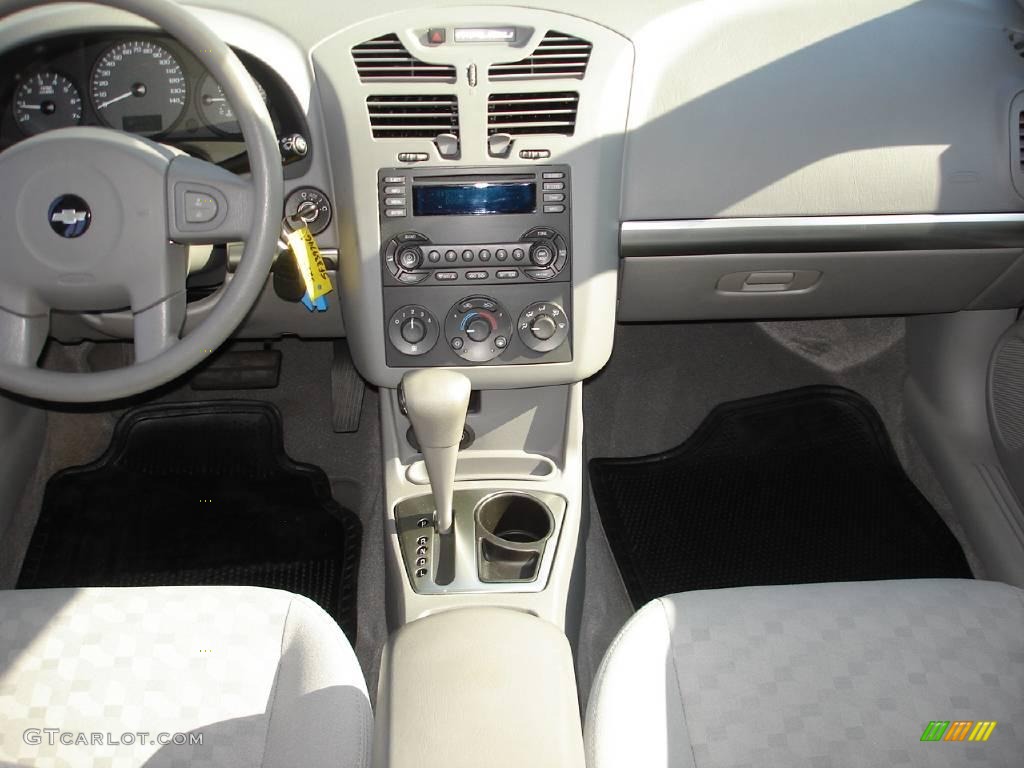 2005 Malibu LS V6 Sedan - White / Gray photo #12
