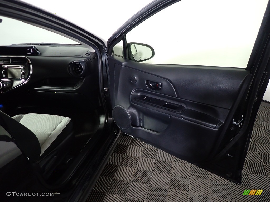 2018 Prius c One - Black Sand Pearl / Black photo #35