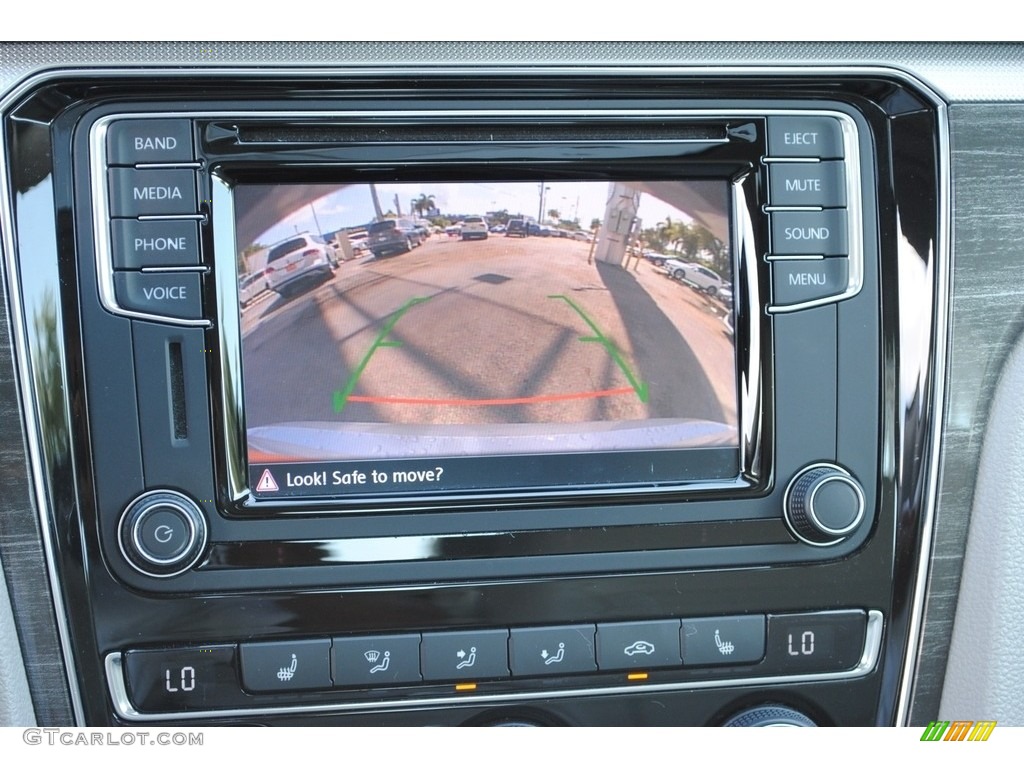2016 Volkswagen Passat SE Sedan Controls Photo #139162267