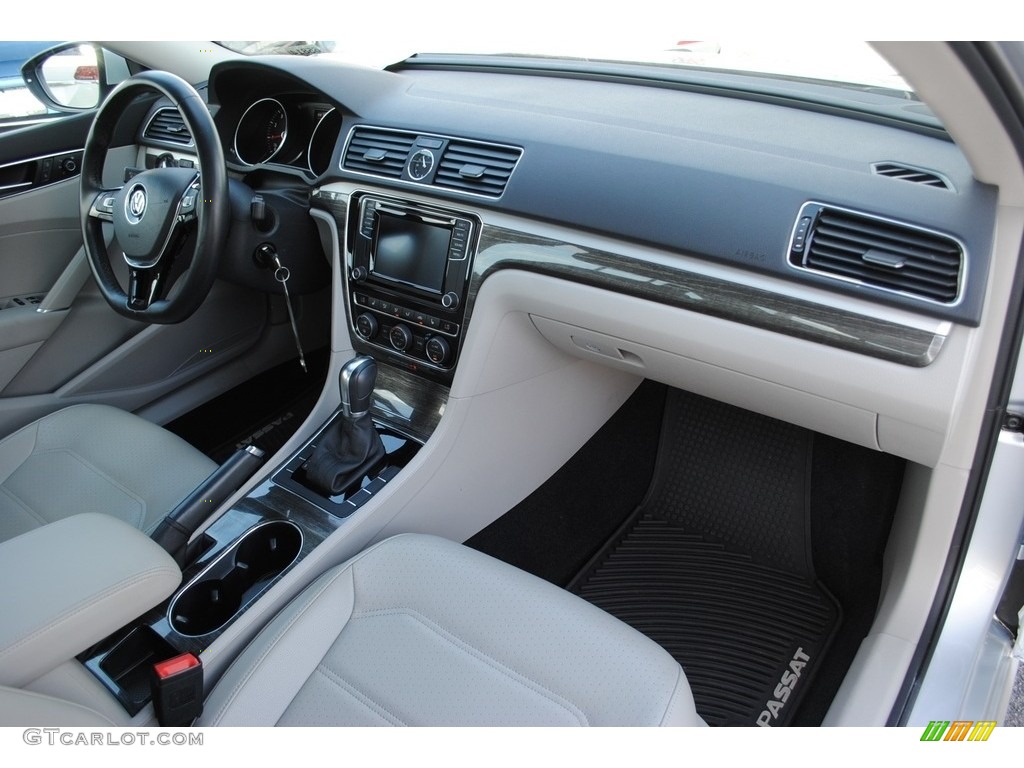 Moonrock Gray Interior 2016 Volkswagen Passat SE Sedan Photo #139162309