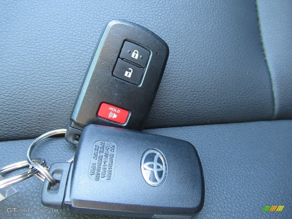 2020 Toyota 4Runner TRD Off-Road Premium 4x4 Keys Photos