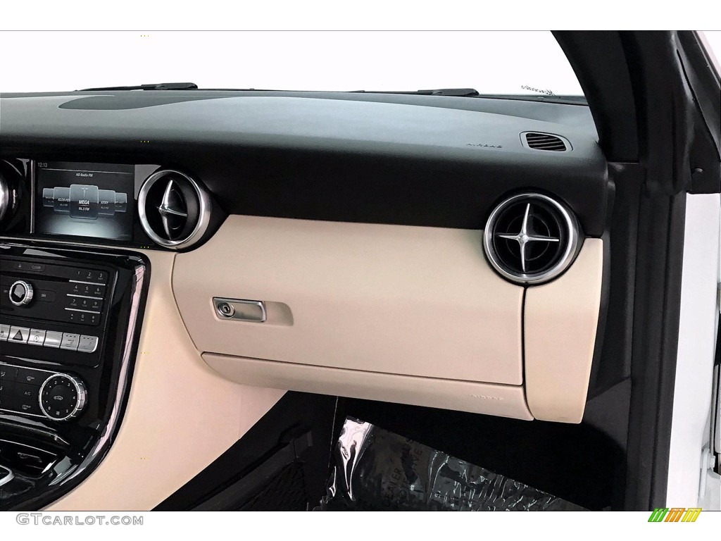 2017 Mercedes-Benz SLC 300 Roadster Sahara Beige Dashboard Photo #139170874