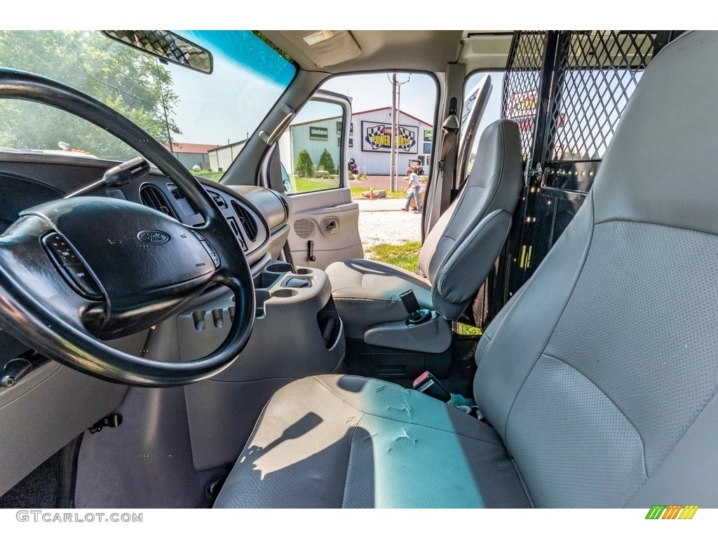 2001 E Series Van E150 Cargo - Oxford White / Medium Graphite photo #15