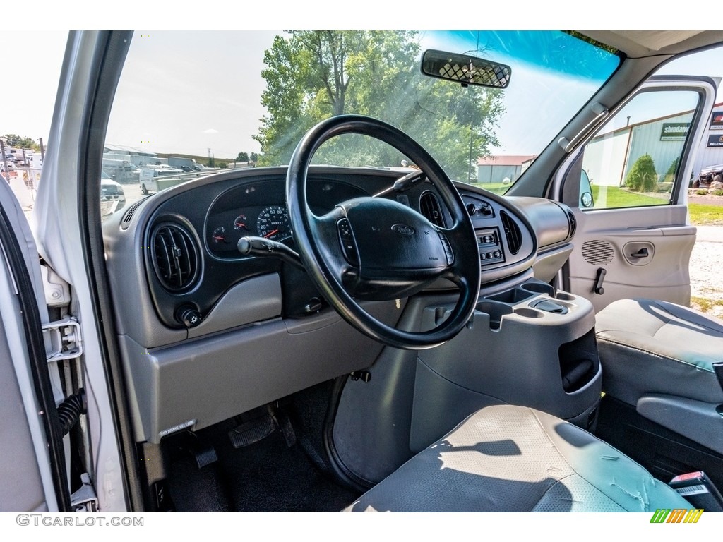 Medium Graphite Interior 2001 Ford E Series Van E150 Cargo Photo #139171886