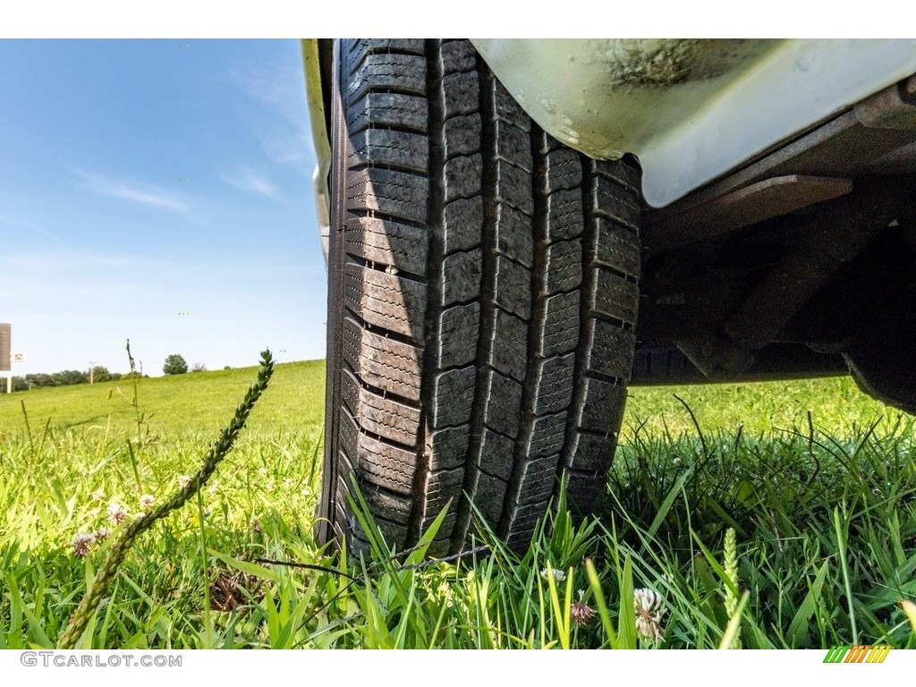 2001 E Series Van E150 Cargo - Oxford White / Medium Graphite photo #21