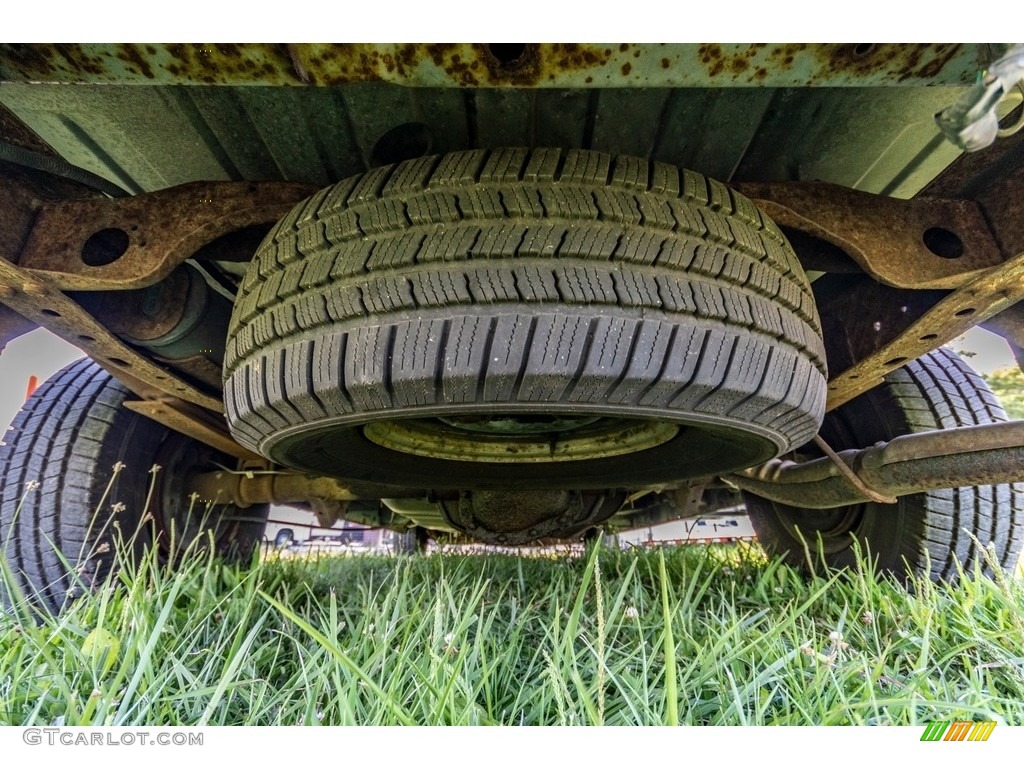 2001 E Series Van E150 Cargo - Oxford White / Medium Graphite photo #22