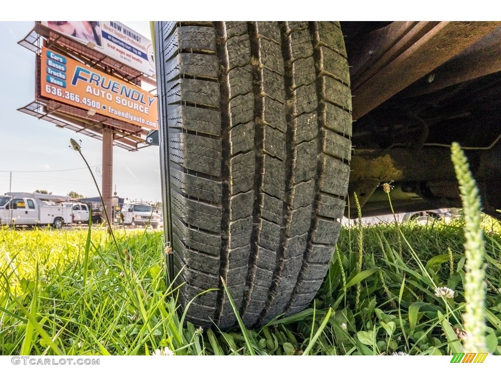 2001 E Series Van E150 Cargo - Oxford White / Medium Graphite photo #24