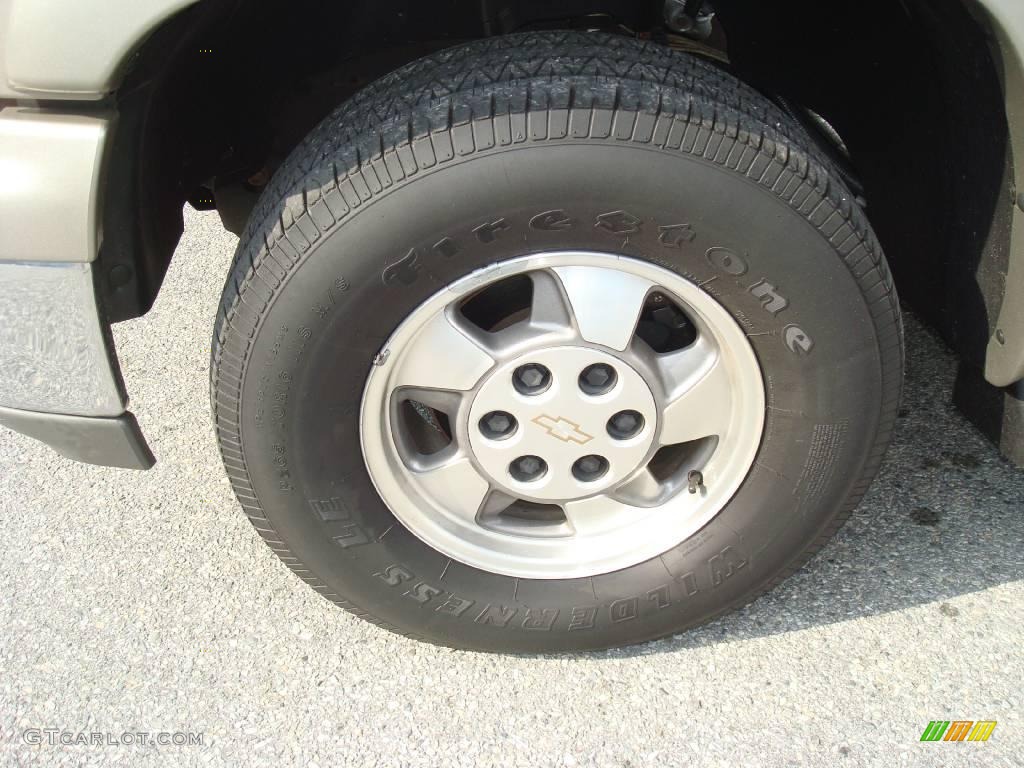 2003 Tahoe LT 4x4 - Light Pewter Metallic / Tan/Neutral photo #27