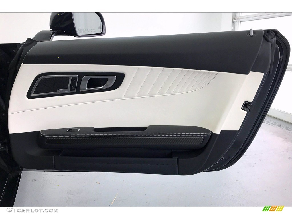 2017 Mercedes-Benz AMG GT Coupe Porcelain/Black Door Panel Photo #139172582