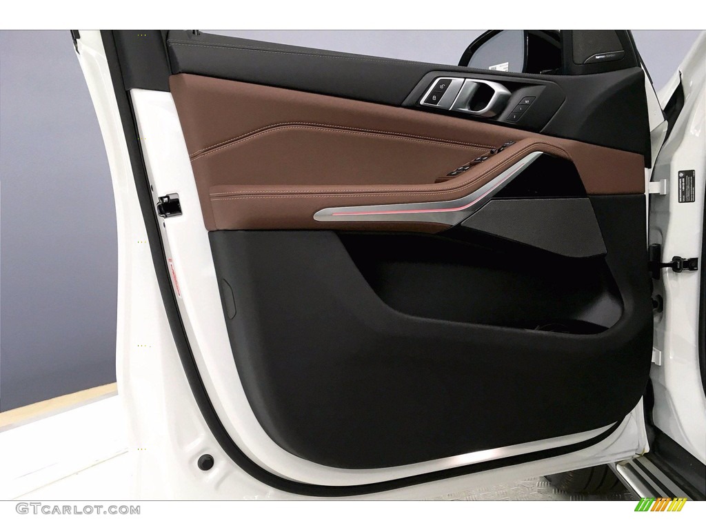 2020 BMW X5 sDrive40i Coffee Door Panel Photo #139180171