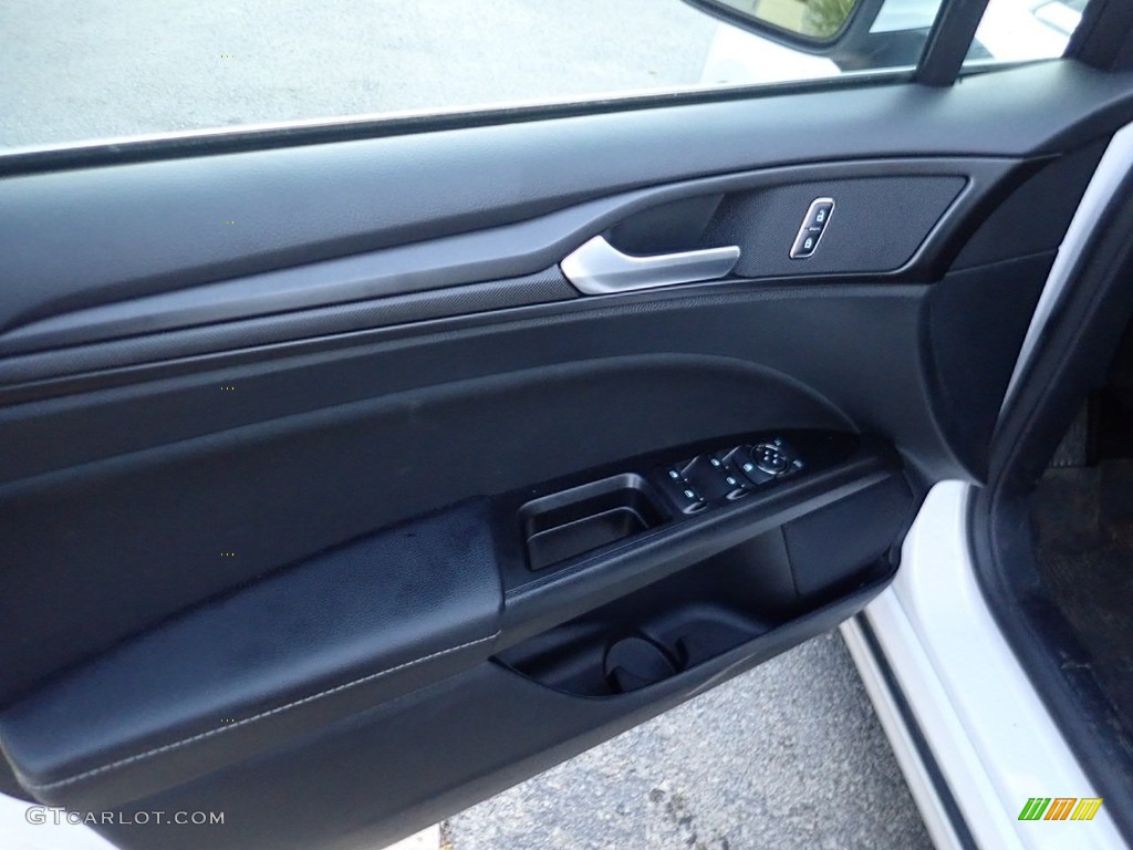 2018 Fusion SE AWD - White Platinum / Ebony photo #18