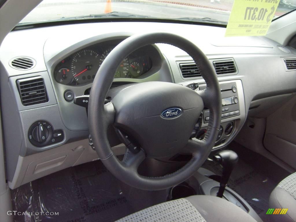 2005 Focus ZXW SES Wagon - Pitch Black / Dark Flint/Light Flint photo #17