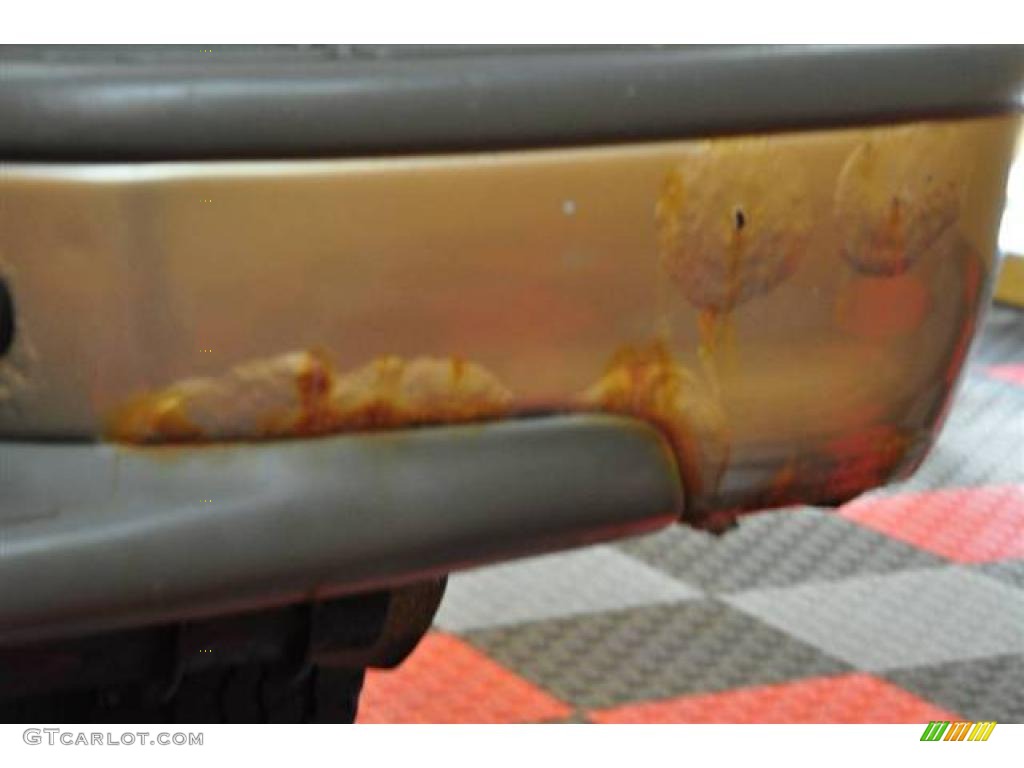 2003 Suburban 1500 Z71 4x4 - Light Pewter Metallic / Tan/Neutral photo #8