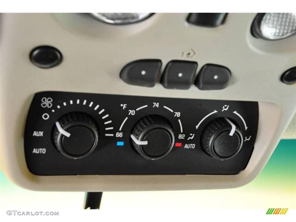 2003 Suburban 1500 Z71 4x4 - Light Pewter Metallic / Tan/Neutral photo #11