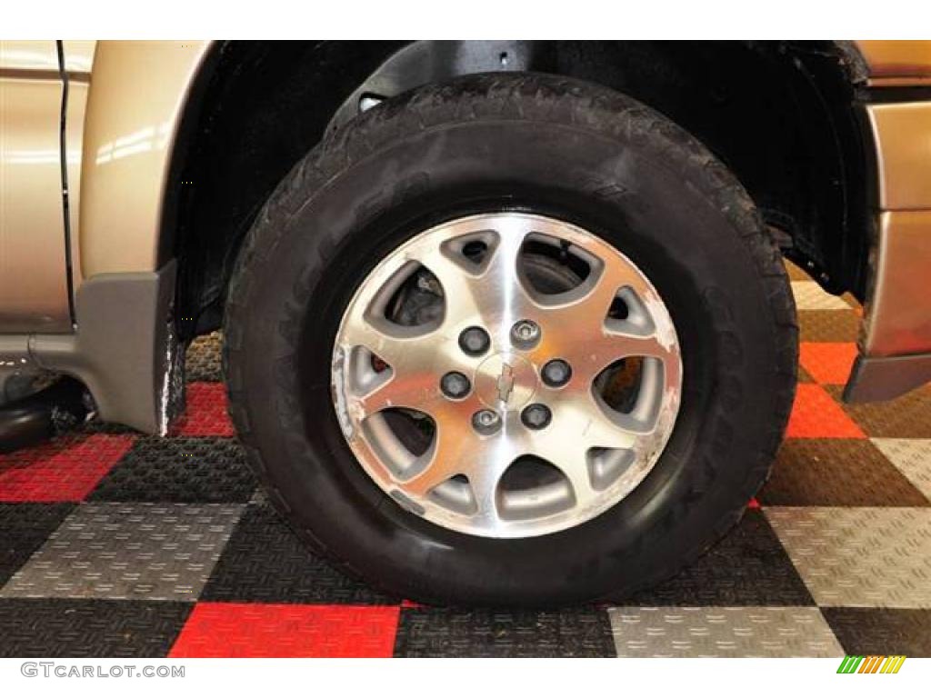 2003 Suburban 1500 Z71 4x4 - Light Pewter Metallic / Tan/Neutral photo #20