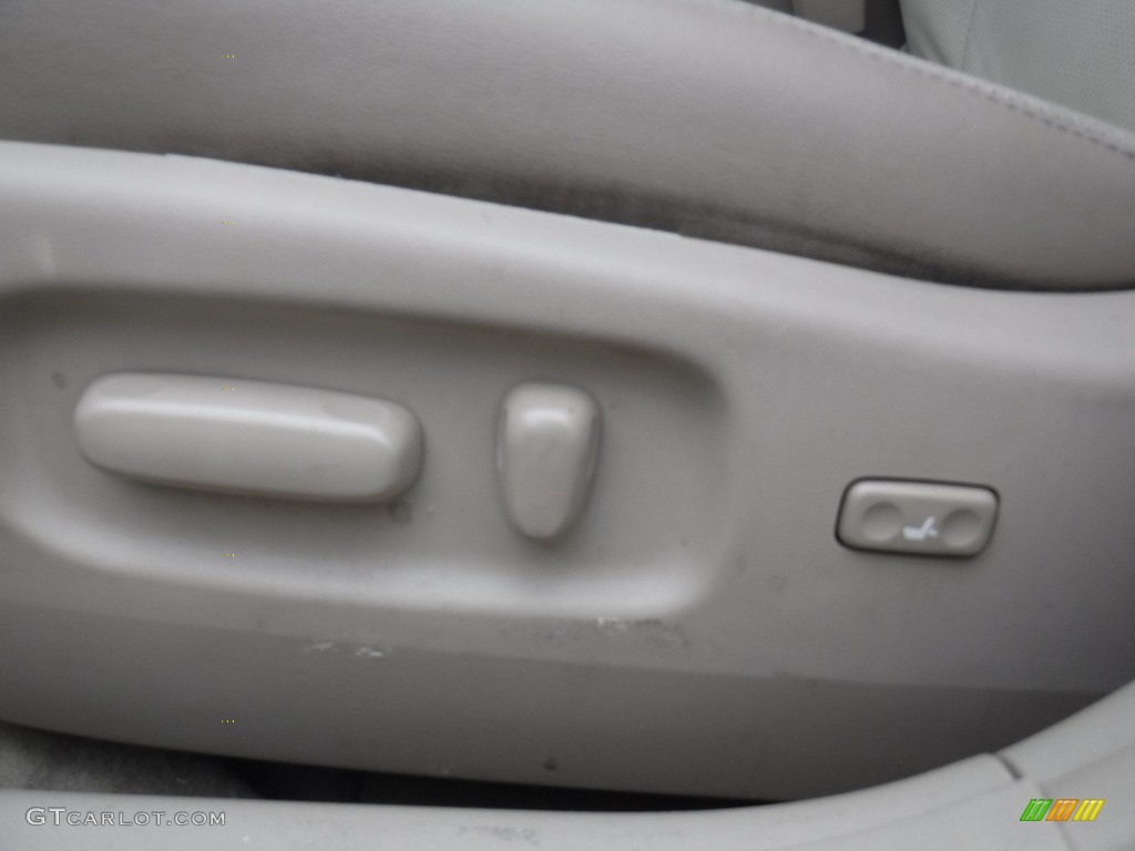2011 Avalon Limited - Black / Ivory photo #20
