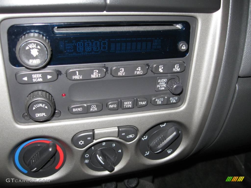 2004 Colorado LS Crew Cab - Victory Red / Very Dark Pewter photo #12