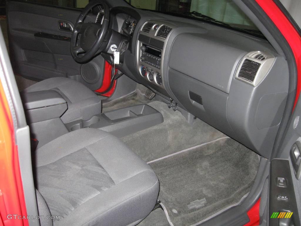 2004 Colorado LS Crew Cab - Victory Red / Very Dark Pewter photo #15