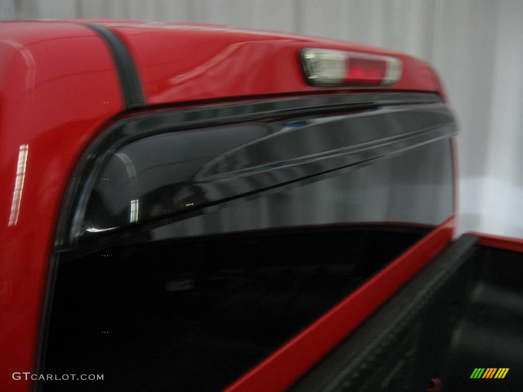 2004 Colorado LS Crew Cab - Victory Red / Very Dark Pewter photo #16
