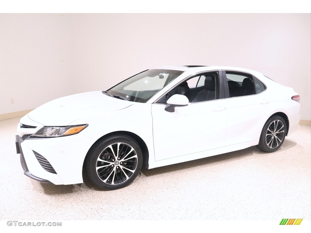 2018 Toyota Camry SE Exterior Photos