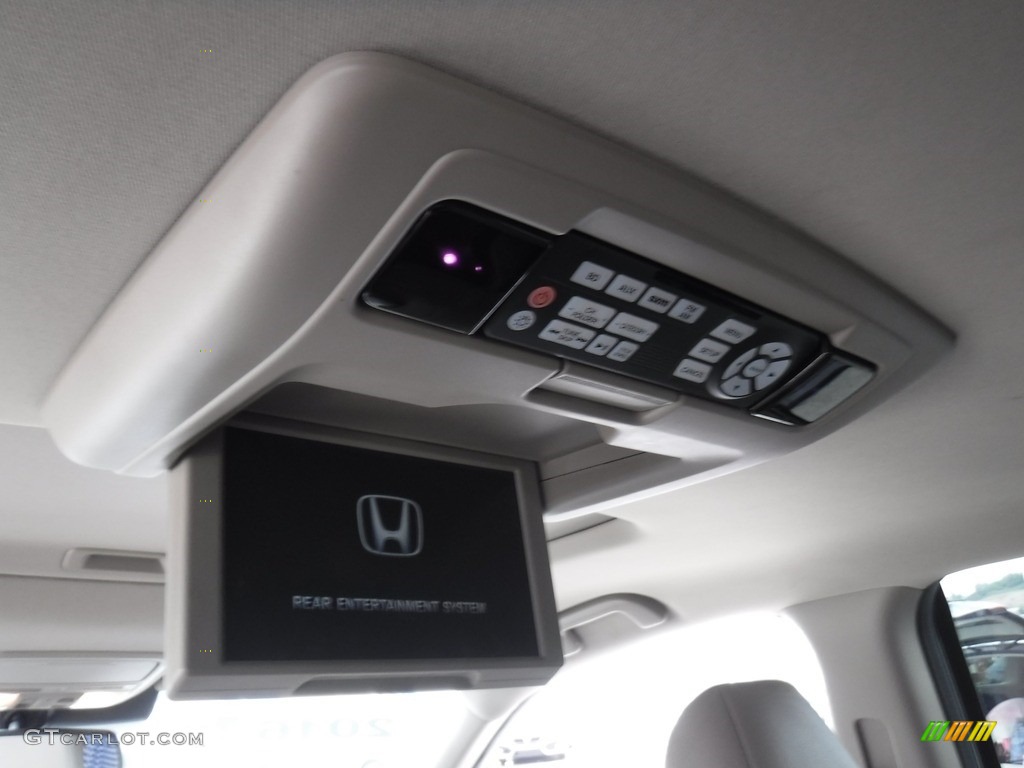 2016 Honda Pilot Touring AWD Entertainment System Photo #139192846
