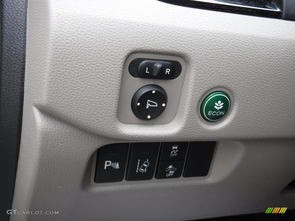 2016 Honda Pilot Touring AWD Controls Photo #139192954