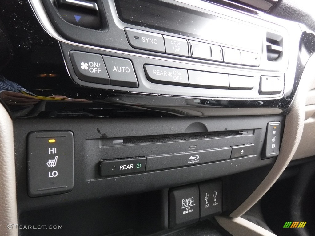 2016 Honda Pilot Touring AWD Controls Photo #139193158