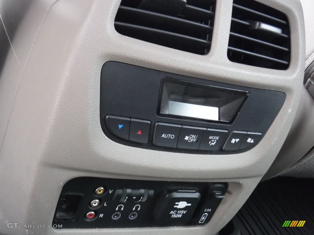 2016 Honda Pilot Touring AWD Controls Photo #139193221