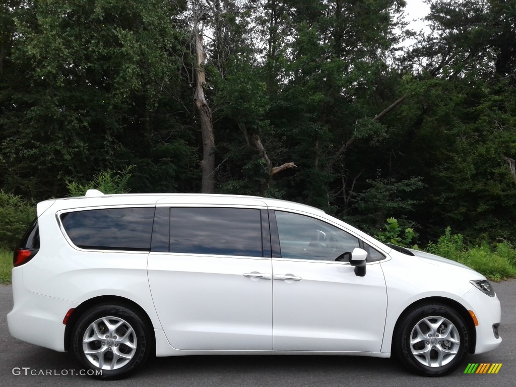 Bright White 2017 Chrysler Pacifica Touring L Exterior Photo #139201261
